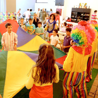 Son establecimientos que han encontrado la fórmula mágica para entretener a los pequeños sin que se conviertan en una pesadilla para los vecinos de mesa. 