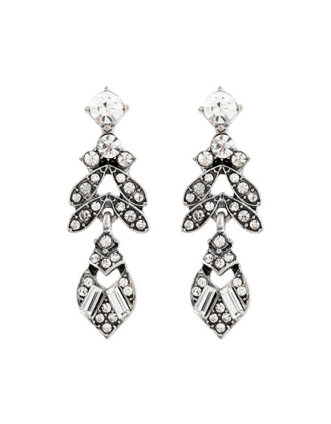 Los pendientes estilo boho llevan siendo tendencia desde la temporada de invierno. Estos son de Accessorize y cuestan 15,90 €.
